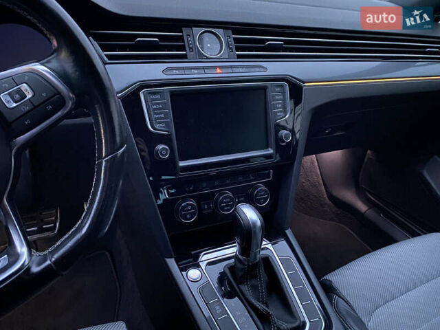 Білий Фольксваген Пассат, об'ємом двигуна 1.97 л та пробігом 243 тис. км за 17500 $, фото 20 на Automoto.ua