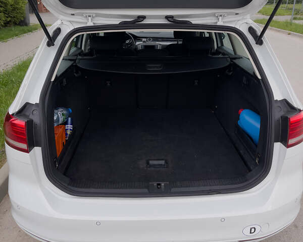 Белый Фольксваген Пассат, объемом двигателя 1.6 л и пробегом 274 тыс. км за 13399 $, фото 10 на Automoto.ua