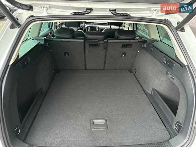 Белый Фольксваген Пассат, объемом двигателя 2 л и пробегом 260 тыс. км за 18250 $, фото 36 на Automoto.ua