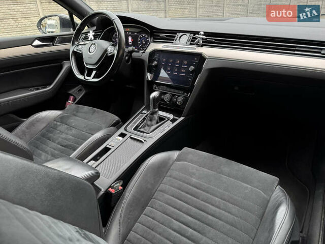 Белый Фольксваген Пассат, объемом двигателя 1.6 л и пробегом 262 тыс. км за 16000 $, фото 19 на Automoto.ua