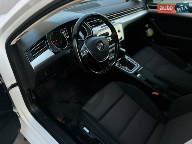 Белый Фольксваген Пассат, объемом двигателя 1.97 л и пробегом 290 тыс. км за 16499 $, фото 10 на Automoto.ua