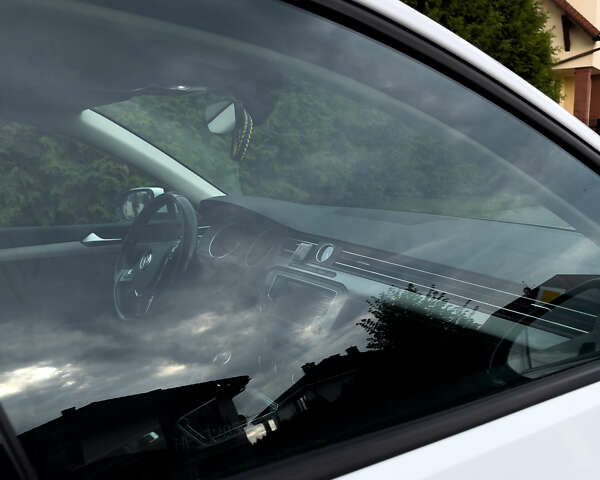 Белый Фольксваген Пассат, объемом двигателя 1.6 л и пробегом 274 тыс. км за 13399 $, фото 12 на Automoto.ua