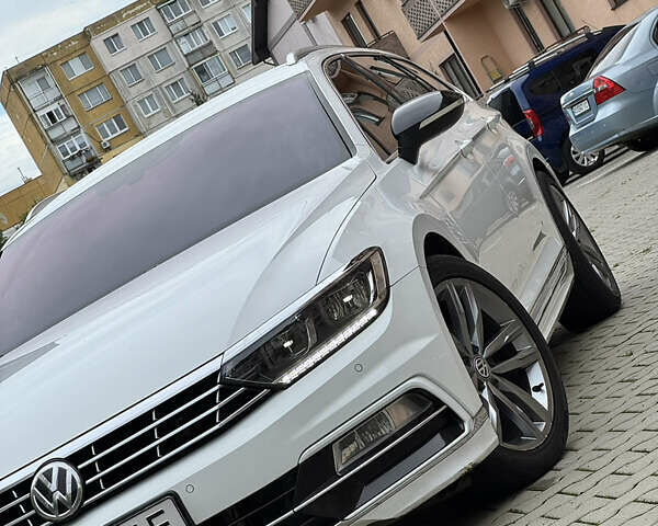 Белый Фольксваген Пассат, объемом двигателя 1.6 л и пробегом 262 тыс. км за 16000 $, фото 1 на Automoto.ua