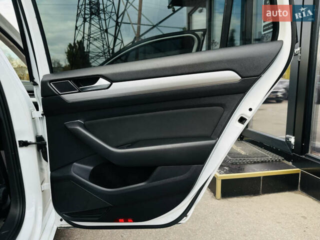 Белый Фольксваген Пассат, объемом двигателя 1.97 л и пробегом 197 тыс. км за 14800 $, фото 21 на Automoto.ua