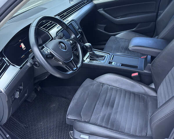 Белый Фольксваген Пассат, объемом двигателя 1.97 л и пробегом 204 тыс. км за 19600 $, фото 9 на Automoto.ua