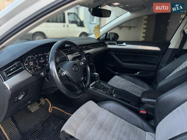 Белый Фольксваген Пассат, объемом двигателя 1.97 л и пробегом 289 тыс. км за 16800 $, фото 9 на Automoto.ua