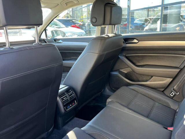 Білий Фольксваген Пассат, об'ємом двигуна 2 л та пробігом 198 тис. км за 20700 $, фото 16 на Automoto.ua