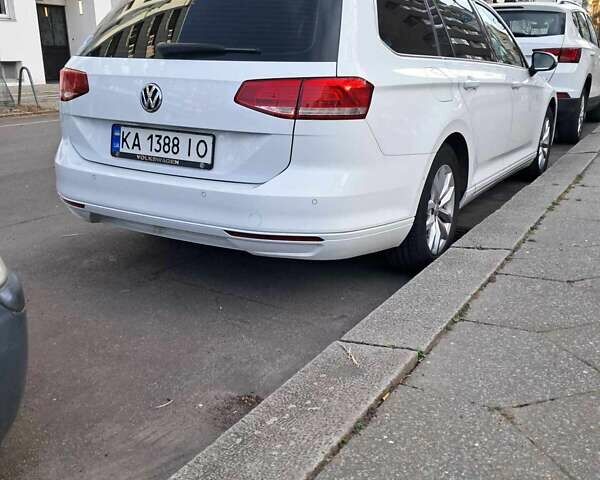 Білий Фольксваген Пассат, об'ємом двигуна 1.6 л та пробігом 237 тис. км за 15600 $, фото 4 на Automoto.ua