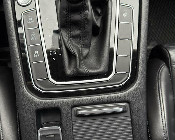 Белый Фольксваген Пассат, объемом двигателя 1.97 л и пробегом 219 тыс. км за 20000 $, фото 35 на Automoto.ua