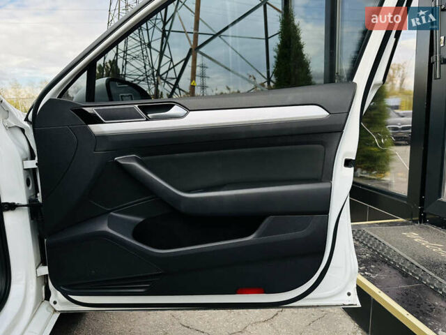 Белый Фольксваген Пассат, объемом двигателя 1.97 л и пробегом 197 тыс. км за 14800 $, фото 24 на Automoto.ua