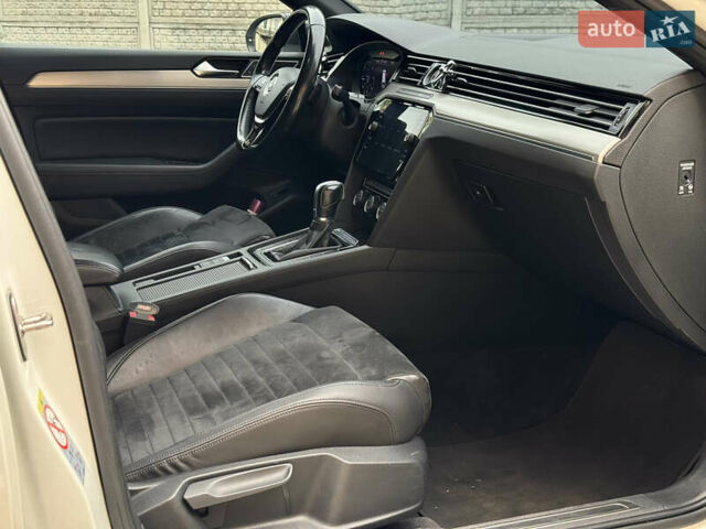 Белый Фольксваген Пассат, объемом двигателя 1.6 л и пробегом 262 тыс. км за 16000 $, фото 25 на Automoto.ua