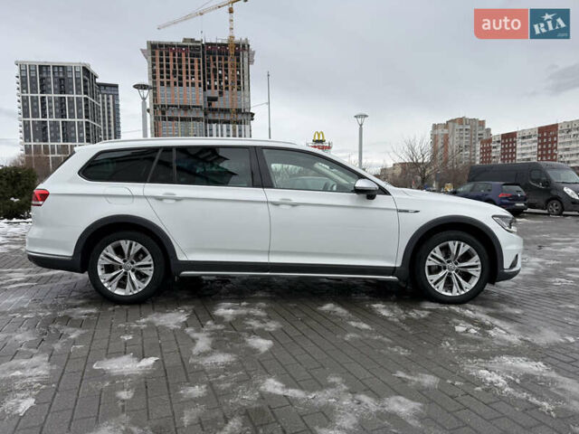 Белый Фольксваген Пассат, объемом двигателя 1.97 л и пробегом 267 тыс. км за 19500 $, фото 4 на Automoto.ua