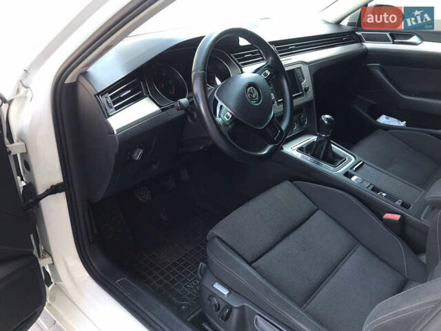 Белый Фольксваген Пассат, объемом двигателя 2 л и пробегом 270 тыс. км за 14500 $, фото 11 на Automoto.ua