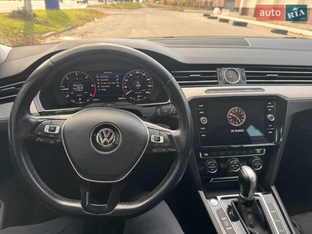 Фольксваген Пассат 2017 в Харькове на Automoto.ua Белый Фольксваген Пассат, объемом двигателя 1.97 л и пробегом 308 тыс. км за 16300 $, фото 11 на Automoto.ua