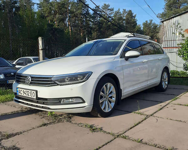 Белый Фольксваген Пассат, объемом двигателя 1.97 л и пробегом 230 тыс. км за 14500 $, фото 3 на Automoto.ua