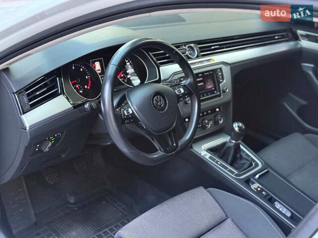 Белый Фольксваген Пассат, объемом двигателя 1.6 л и пробегом 200 тыс. км за 12900 $, фото 10 на Automoto.ua