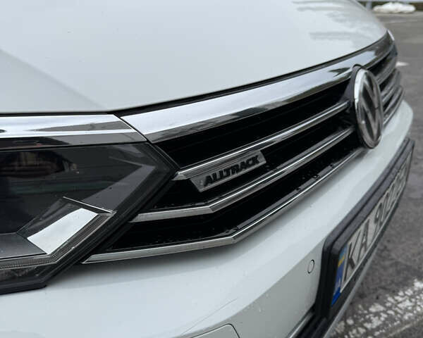 Белый Фольксваген Пассат, объемом двигателя 1.97 л и пробегом 219 тыс. км за 20000 $, фото 5 на Automoto.ua