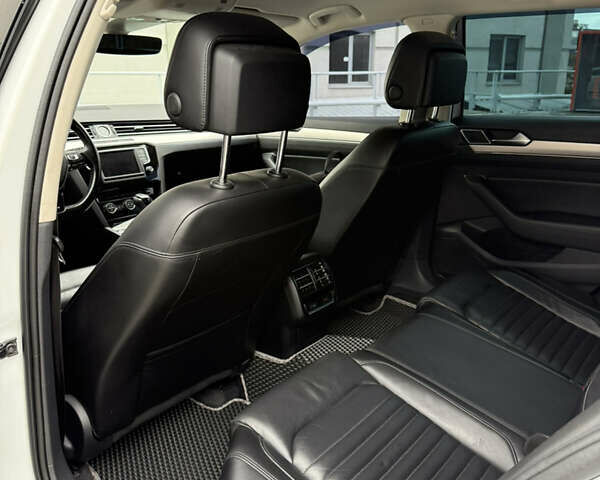 Белый Фольксваген Пассат, объемом двигателя 1.97 л и пробегом 219 тыс. км за 20000 $, фото 40 на Automoto.ua