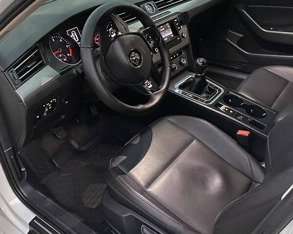 Білий Фольксваген Пассат, об'ємом двигуна 1.97 л та пробігом 380 тис. км за 12350 $, фото 28 на Automoto.ua