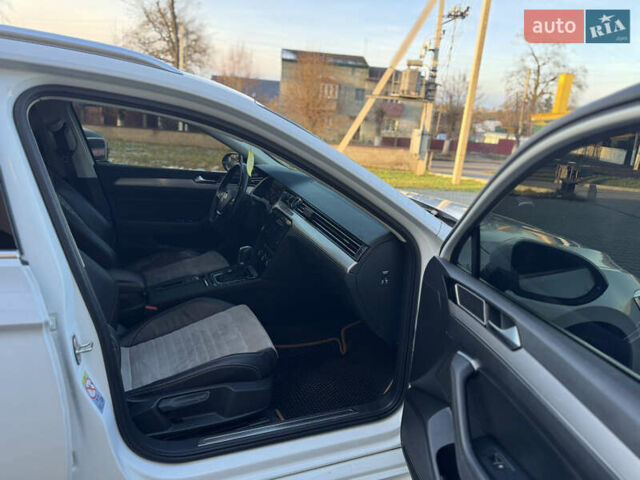 Белый Фольксваген Пассат, объемом двигателя 1.97 л и пробегом 289 тыс. км за 16800 $, фото 5 на Automoto.ua