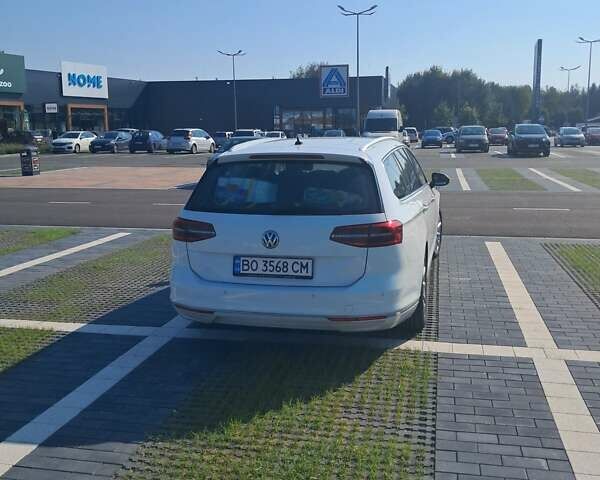 Белый Фольксваген Пассат, объемом двигателя 2 л и пробегом 229 тыс. км за 16200 $, фото 1 на Automoto.ua