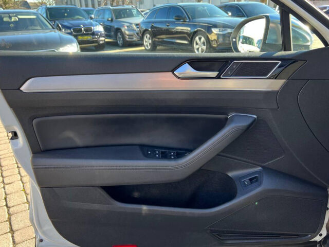 Білий Фольксваген Пассат, об'ємом двигуна 2 л та пробігом 198 тис. км за 20700 $, фото 6 на Automoto.ua