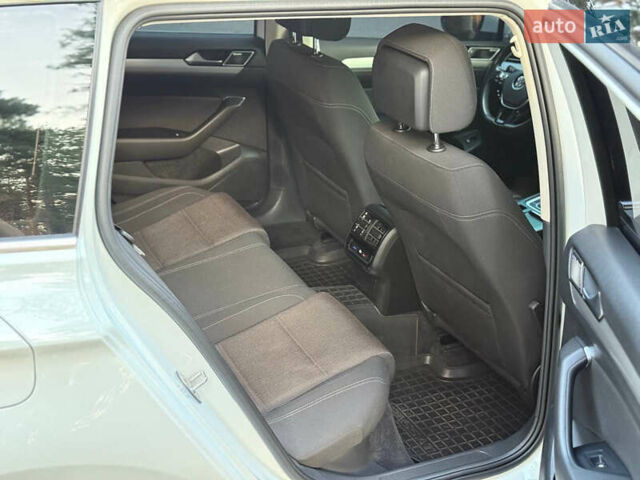 Белый Фольксваген Пассат, объемом двигателя 1.6 л и пробегом 200 тыс. км за 12900 $, фото 20 на Automoto.ua