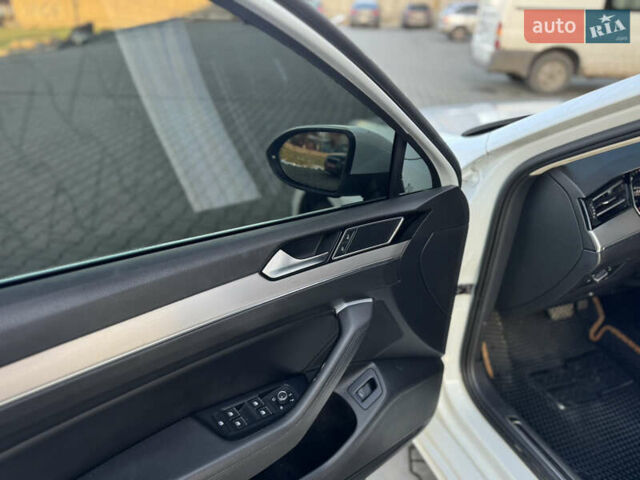 Белый Фольксваген Пассат, объемом двигателя 1.97 л и пробегом 289 тыс. км за 16800 $, фото 36 на Automoto.ua