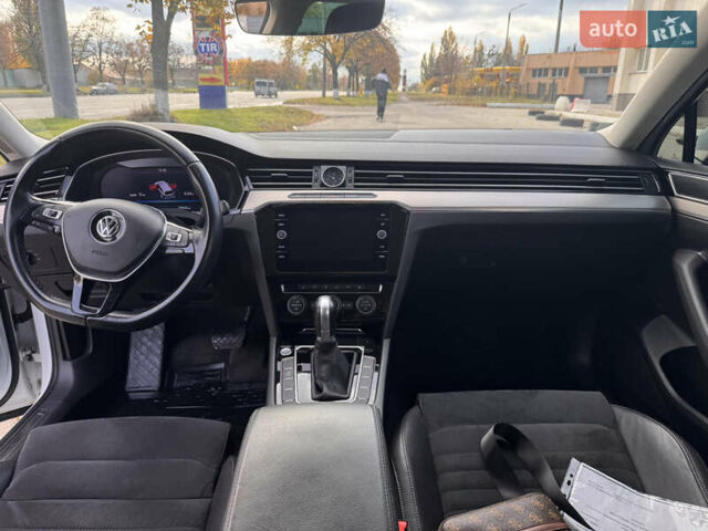 Фольксваген Пассат 2017 в Харькове на Automoto.ua Белый Фольксваген Пассат, объемом двигателя 1.97 л и пробегом 308 тыс. км за 16300 $, фото 14 на Automoto.ua