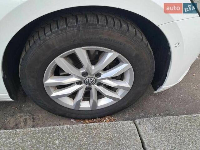 Білий Фольксваген Пассат, об'ємом двигуна 1.6 л та пробігом 237 тис. км за 15600 $, фото 11 на Automoto.ua