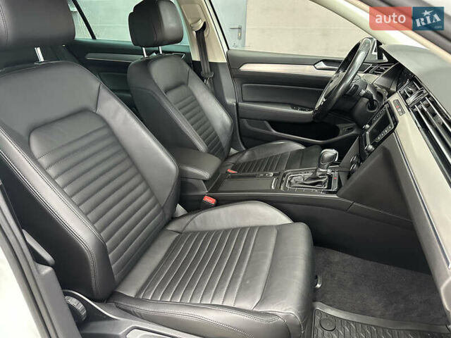 Белый Фольксваген Пассат, объемом двигателя 2 л и пробегом 260 тыс. км за 18250 $, фото 19 на Automoto.ua