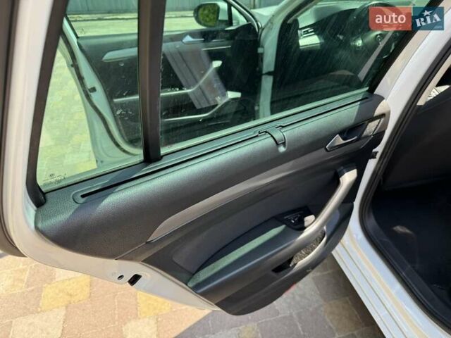 Білий Фольксваген Пассат, об'ємом двигуна 1.97 л та пробігом 198 тис. км за 17800 $, фото 27 на Automoto.ua