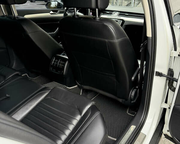 Белый Фольксваген Пассат, объемом двигателя 1.97 л и пробегом 219 тыс. км за 20000 $, фото 41 на Automoto.ua