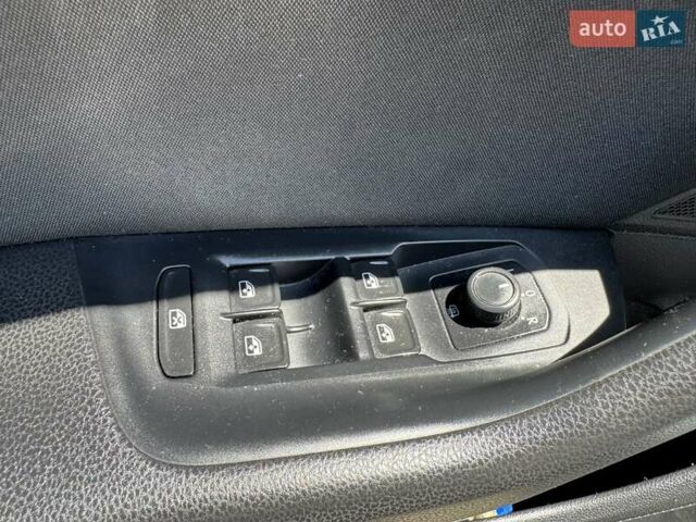 Білий Фольксваген Пассат, об'ємом двигуна 1.97 л та пробігом 198 тис. км за 17800 $, фото 39 на Automoto.ua