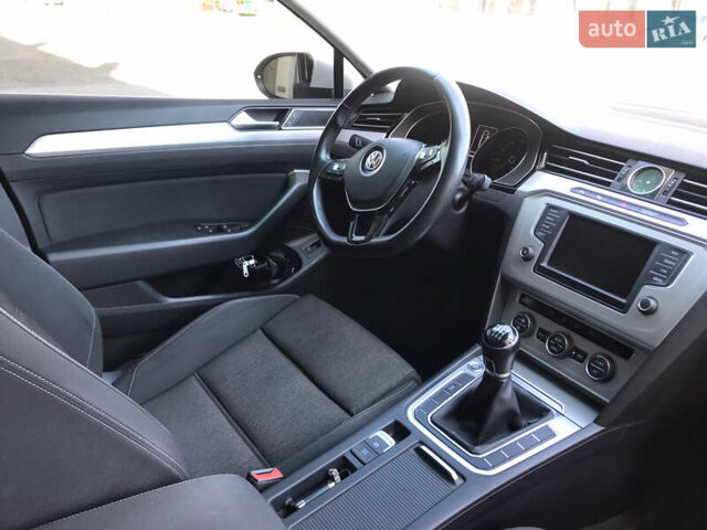 Белый Фольксваген Пассат, объемом двигателя 2 л и пробегом 270 тыс. км за 14500 $, фото 10 на Automoto.ua