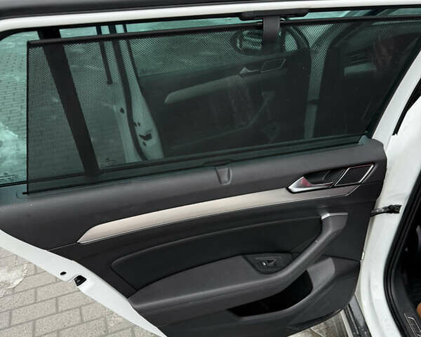 Белый Фольксваген Пассат, объемом двигателя 1.97 л и пробегом 267 тыс. км за 19500 $, фото 12 на Automoto.ua