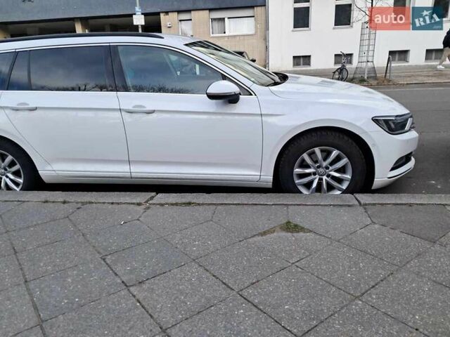 Білий Фольксваген Пассат, об'ємом двигуна 1.6 л та пробігом 237 тис. км за 15600 $, фото 6 на Automoto.ua