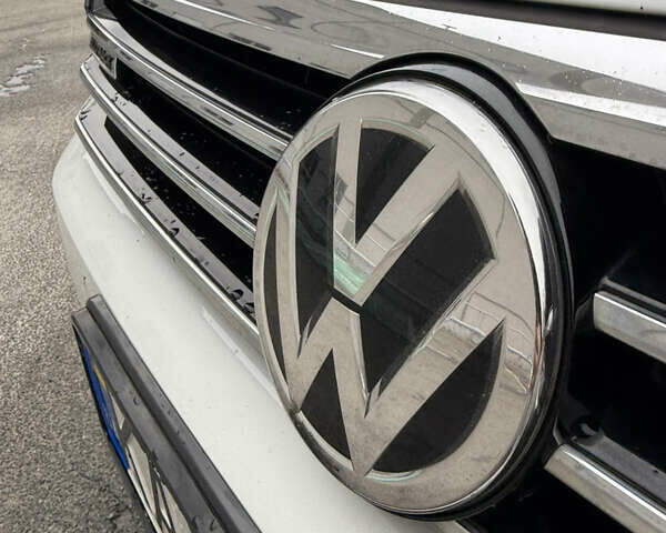 Белый Фольксваген Пассат, объемом двигателя 1.97 л и пробегом 219 тыс. км за 20000 $, фото 4 на Automoto.ua