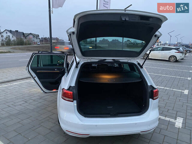 Білий Фольксваген Пассат, об'ємом двигуна 1.97 л та пробігом 243 тис. км за 17500 $, фото 23 на Automoto.ua