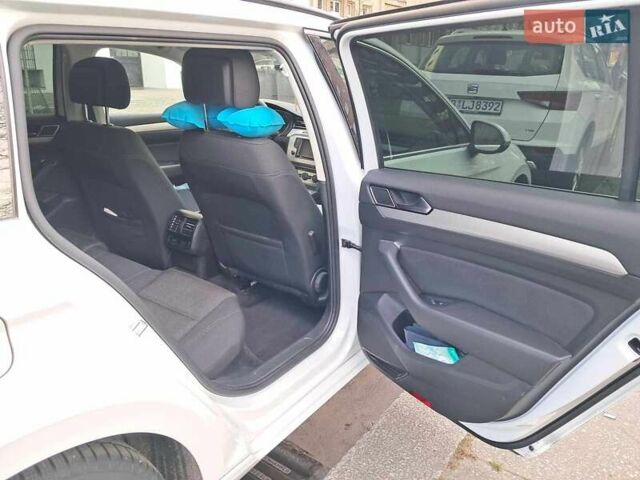 Білий Фольксваген Пассат, об'ємом двигуна 1.6 л та пробігом 237 тис. км за 15600 $, фото 18 на Automoto.ua