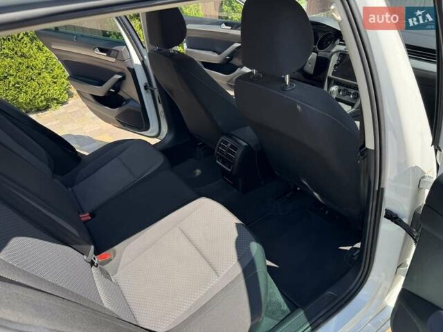 Білий Фольксваген Пассат, об'ємом двигуна 1.97 л та пробігом 198 тис. км за 17800 $, фото 30 на Automoto.ua