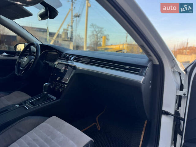 Белый Фольксваген Пассат, объемом двигателя 1.97 л и пробегом 289 тыс. км за 16800 $, фото 6 на Automoto.ua