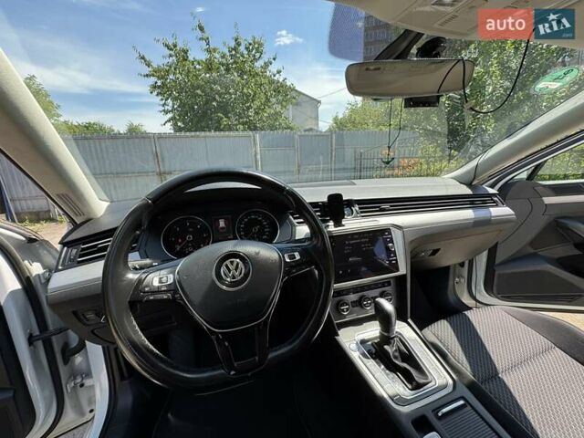 Білий Фольксваген Пассат, об'ємом двигуна 1.97 л та пробігом 198 тис. км за 17800 $, фото 47 на Automoto.ua