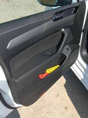 Білий Фольксваген Пассат, об'ємом двигуна 1.6 л та пробігом 192 тис. км за 18200 $, фото 8 на Automoto.ua