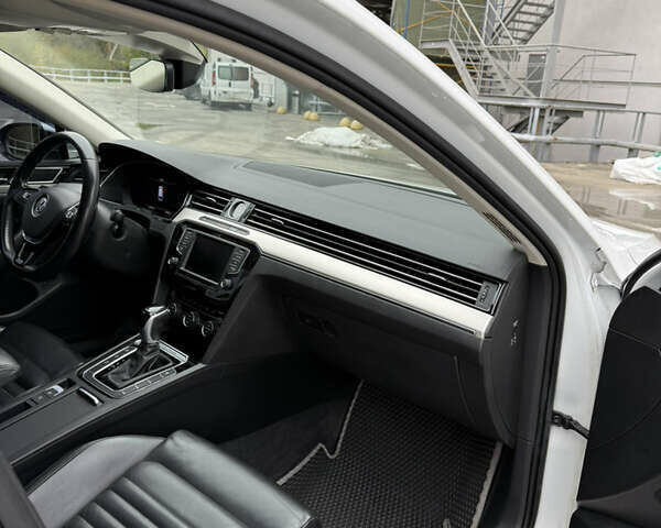 Белый Фольксваген Пассат, объемом двигателя 1.97 л и пробегом 219 тыс. км за 20000 $, фото 43 на Automoto.ua