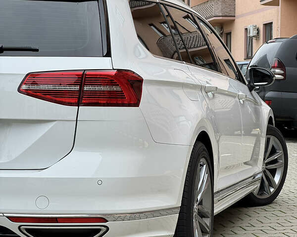 Белый Фольксваген Пассат, объемом двигателя 1.6 л и пробегом 262 тыс. км за 16000 $, фото 13 на Automoto.ua