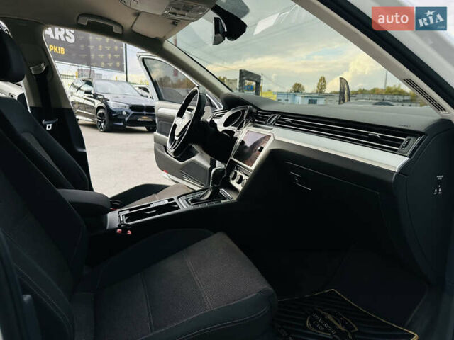 Белый Фольксваген Пассат, объемом двигателя 1.97 л и пробегом 197 тыс. км за 14800 $, фото 22 на Automoto.ua