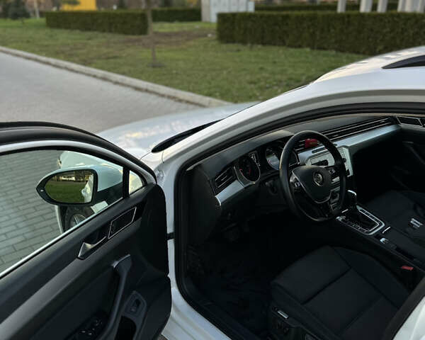 Белый Фольксваген Пассат, объемом двигателя 1.97 л и пробегом 290 тыс. км за 15799 $, фото 12 на Automoto.ua