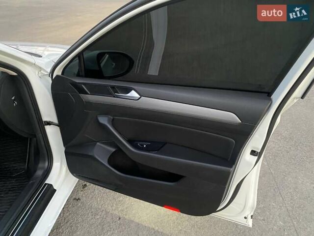 Білий Фольксваген Пассат, об'ємом двигуна 1.97 л та пробігом 380 тис. км за 12350 $, фото 18 на Automoto.ua