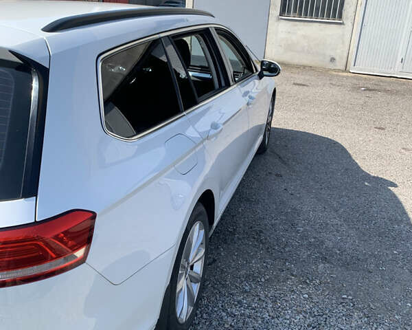 Белый Фольксваген Пассат, объемом двигателя 1.97 л и пробегом 230 тыс. км за 14500 $, фото 16 на Automoto.ua